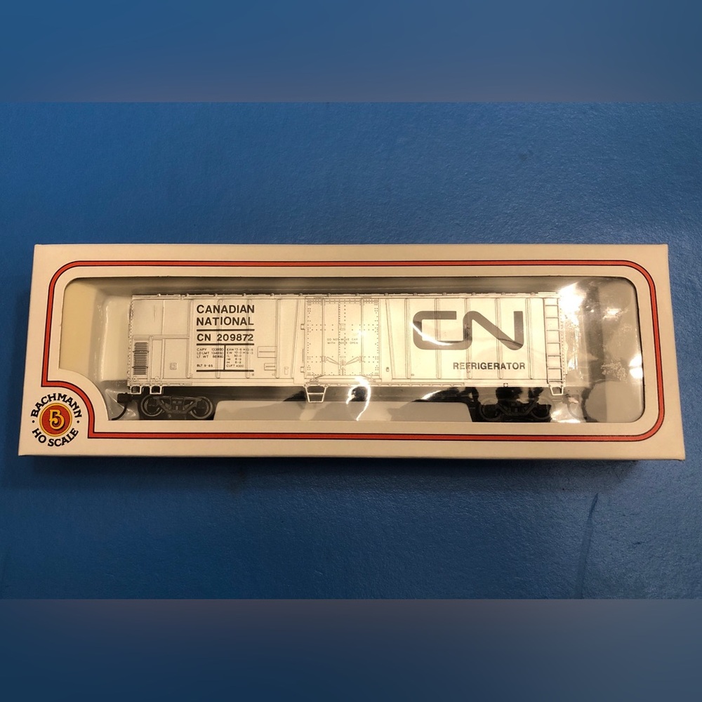 Bachmann HO Scale 50’ Steel Reefer CANADIAN NATIONAL